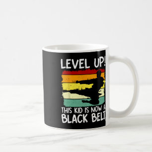 Caneca De Café Subiu de Nível Essa Criança Agora É uma Faixa Pret