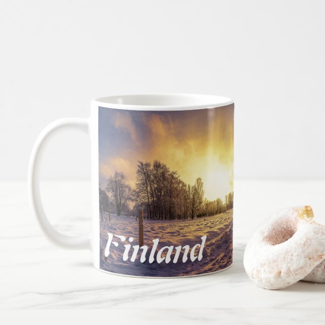 Caneca De Café Sunset sobre o parque de inverno de neve (Com Donut)