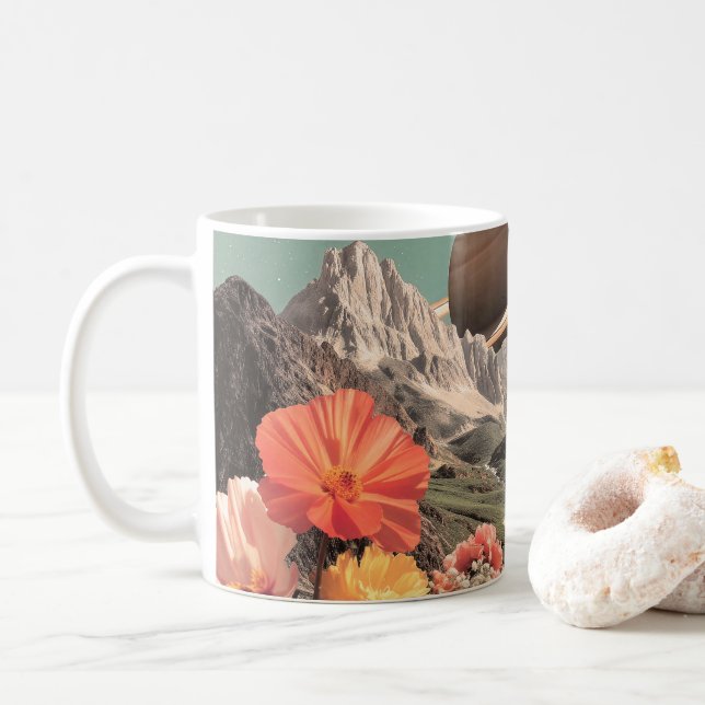 Caneca De Café Surreal Saturn Over Mountain Valley (Com Donut)