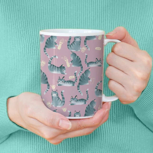 Caneca De Café Tabuleiro de Cinzas Ruins por Gatos Que Batem As C (Bad Grey Tabby Cats Knocking Stuff Over Patterned Mug)
