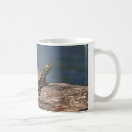 Caneca De Café Tartaruga pintada em um tronco