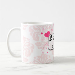 Caneca de café temática de amor com corações
