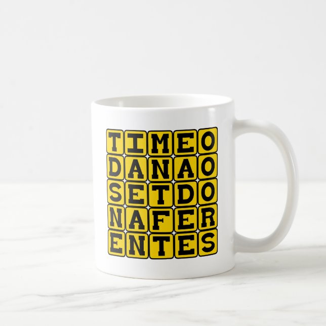 Caneca De Café Temo Danaos Et Dona Ferentes, Cuidado Gregos (Direita)