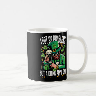 Caneca De Café Tenho 99 problemas, mas uma bebida não é um Santo