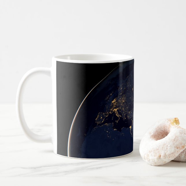 Caneca De Café Terra cheio com Luzes da Cidade (Com Donut)