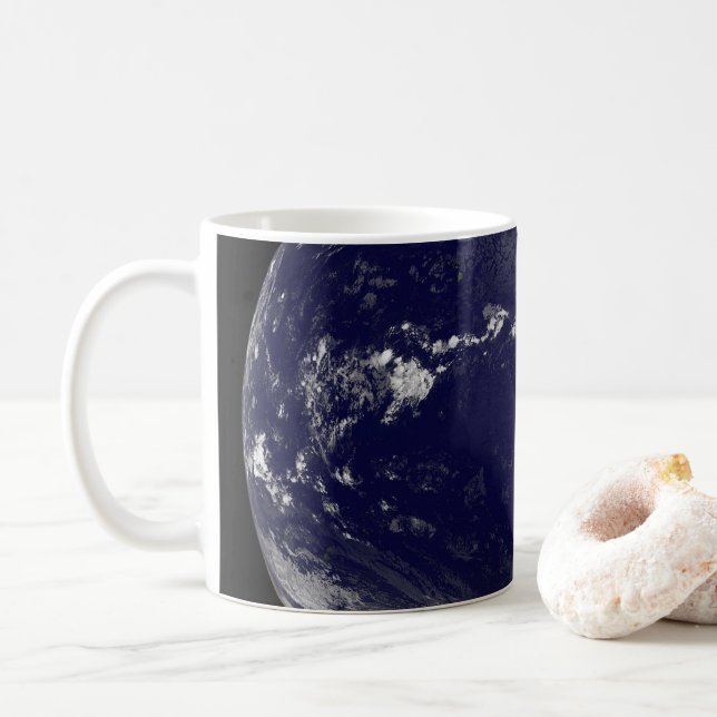 Caneca De Café Terra cheio Mostrando Várias Tempestades Tropicais (Com Donut)