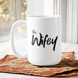 Caneca De Café Texto Whimsical Wifey Brush para ela