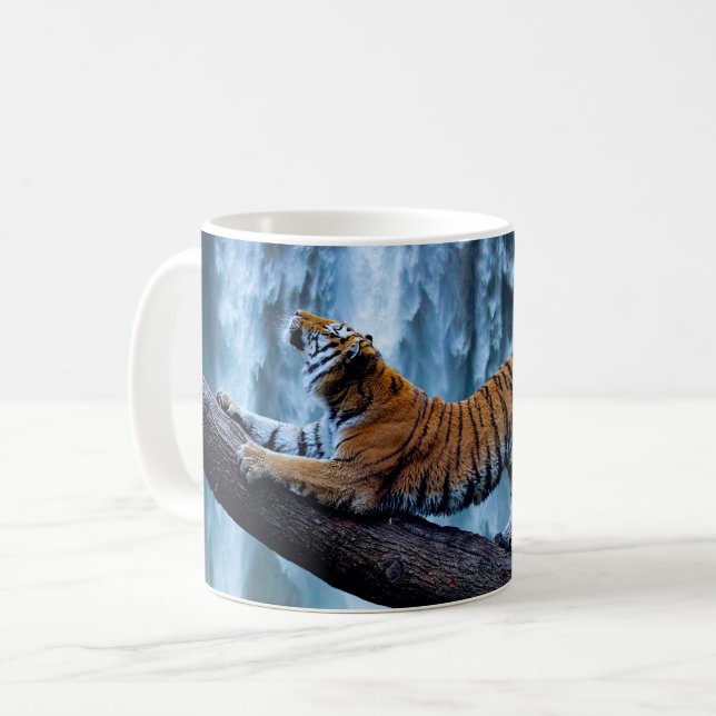 Caneca De Café Tigre majestoso remexendo em uma bela cascata (Frente Esquerda)