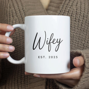 Caneca De Café Tipografia de Roteiro Preto da Esposa Ano de Funda