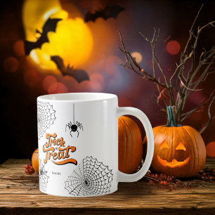Caneca De Café Tipografia de Truque ou Tratar com Spiders ID680