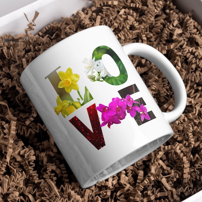 Caneca De Café Tipografia Floral AMOR  (Criador carregado)
