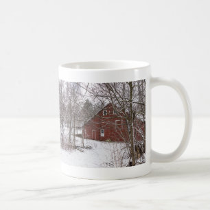 Caneca De Café Tiro Vermelho No Café Da Neve