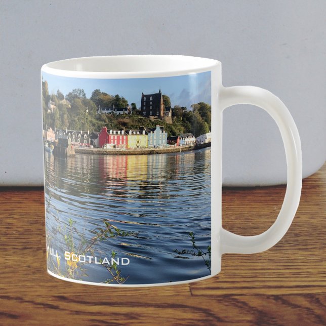 Caneca De Café Tobermory, Ilha de Mull, Escócia com Flores (Criador carregado)