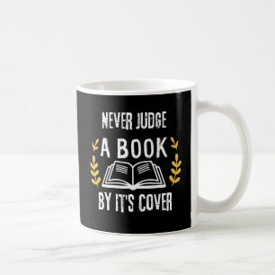 Caneca De Café Tomando Café Com um Livro