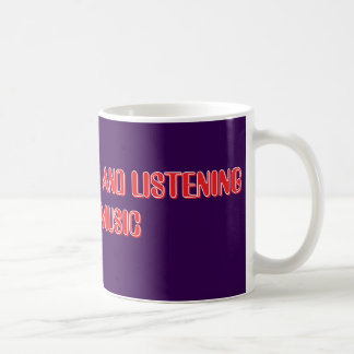 Caneca De Café Tomando Café e Ouvindo Música dos Anos 80