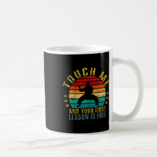 Caneca De Café Toque Em Mim E Sua Primeira Lição É Uma Retrô Engr