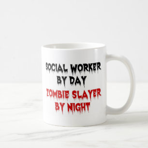Caneca De Café Trabalhador Social por Dia Zombie Caça por Noite