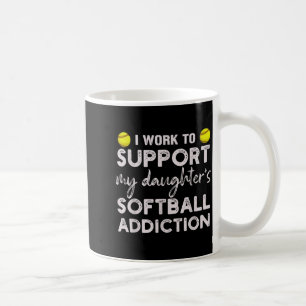 Caneca De Café Trabalho para apoiar o vício de softball da filha