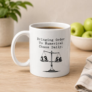 Caneca De Café Trazendo Ordem ao Caos Numérico Guru de Matemática