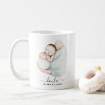 Caneca De Café Treinador de Gravidez Simples para o Nascimento de<br><div class="desc">Apresentando o moderno treinador de nascimento Doula Midwest Pregnancy Simple Coffee Mug - o presente perfeito para qualquer doula ou parteira em sua vida! Esta linda caneca de café cerâmico apresenta uma mão espantosa pintada de aquarela de uma mãe e bebê, trazendo um toque de estilo e beleza para a...</div>