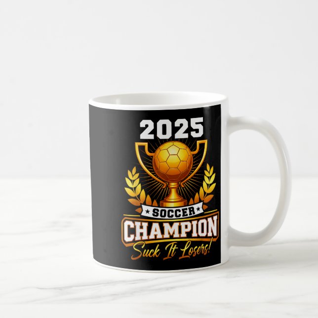 Caneca De Café Troféu de Campeão de Futebol Engraçado 2025 (Direita)