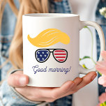 Caneca De Café Trump Good Morning<br><div class="desc">O Trump Good Morning Coffee Mug é uma alegre e ousada adição à sua rotina matinal, projetada para fãs e apoiadores de Donald Trump. Com texto ou imagem vibrante e atraente associada a Trump, essa caneca combina funcionalidade com uma declaração de entusiasmo político. É um excelente presente para amigos que...</div>