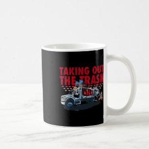 Caneca De Café Trump Tirando O Trapo Engraçado Do Lixo