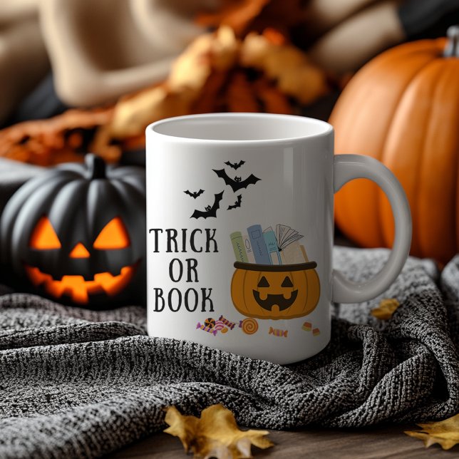 Caneca De Café Truque ou livros (Criador carregado)