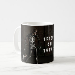 Caneca De Café Truque ou Tratar. Homem vestido de esqueleto