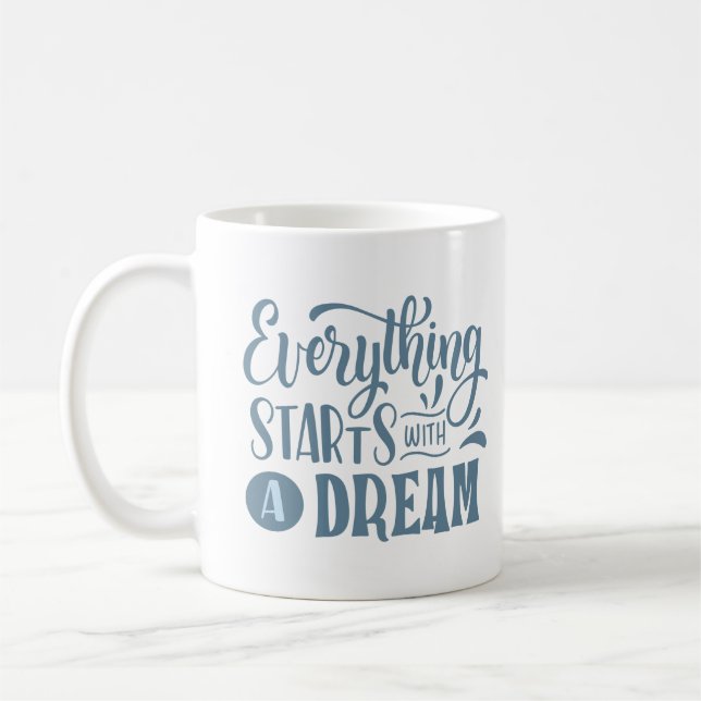 CANECA DE CAFÉ TUDO COMEÇA COM UM SONHO (Esquerda)