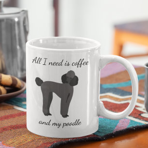 Caneca De Café Tudo o que eu Preciso é Café e Meu Poodle Preto