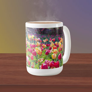 Caneca De Café Tulipas No Primavera