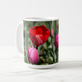 Caneca De Café Tulipas vermelhas e roxas delicadas 