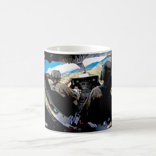 CANECA DE CAFÉ UH-72A LAKOTA COCKPIT (Centro)