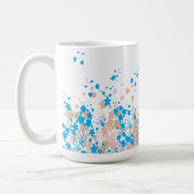 Caneca De Café Um arranjo encantador de flores azuis e rosa (Esquerda)