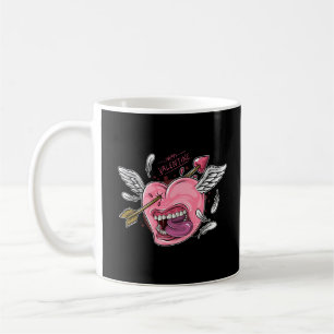 Caneca De Café um coração de amor com lábios e asas que são ating