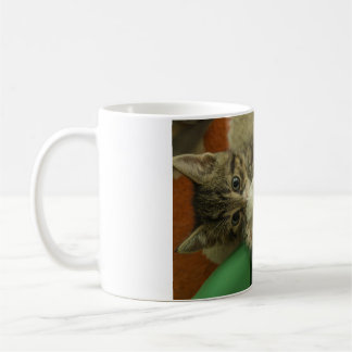 Caneca De Café Um Gatinho em Ação