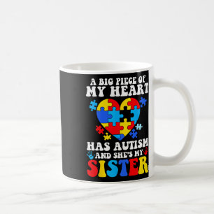 Caneca De Café Um grande pedaço do meu coração tem autismo e ela