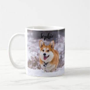 Caneca De Café Um Pembroke Bonito Galês Corgi Brincando na Neve