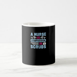Caneca De Café Uma Enfermeira é Compaixão de Uniforme