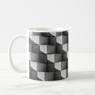 Caneca De Café Uma face da escultura da "Quatro Pirâmides Lados" 