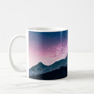 Caneca De Café Uma montanha com uma bela montanha, noite, neve