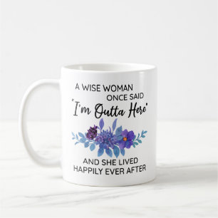 Caneca De Café Uma Mulher Sábia disse que estou fora daqui Colega