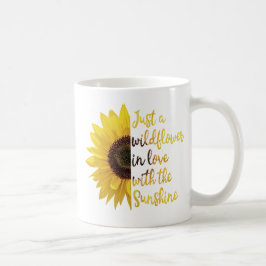 Caneca De Café Uma simples flor silvestre enamorada da luz do sol