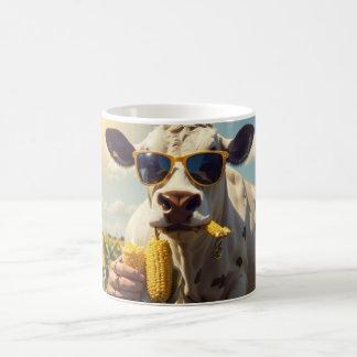 Caneca De Café Uma Vaca Usando Óculos de Sol Sendo Alimentada Com