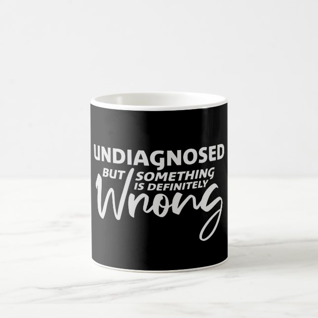 Caneca De Café Undiagnosed But Something Is Definitely Wrong Joke (Centro)