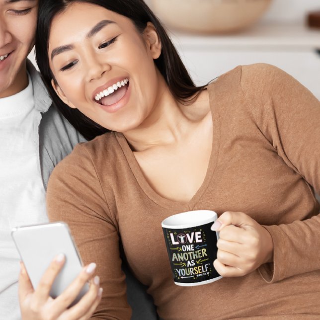 Caneca De Café Unir com o amor: Abraçar a mensagem (Criador carregado)