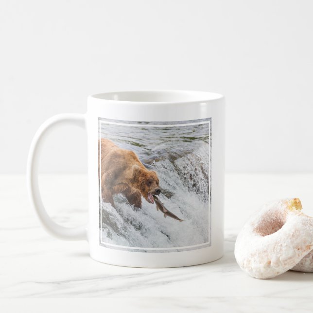 Caneca De Café Urso Pardo Pega Salmão Vermelho (Com Donut)