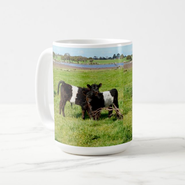 Caneca De Café Vacas Bebês Belted Galloway No Campo, (Frente Esquerda)