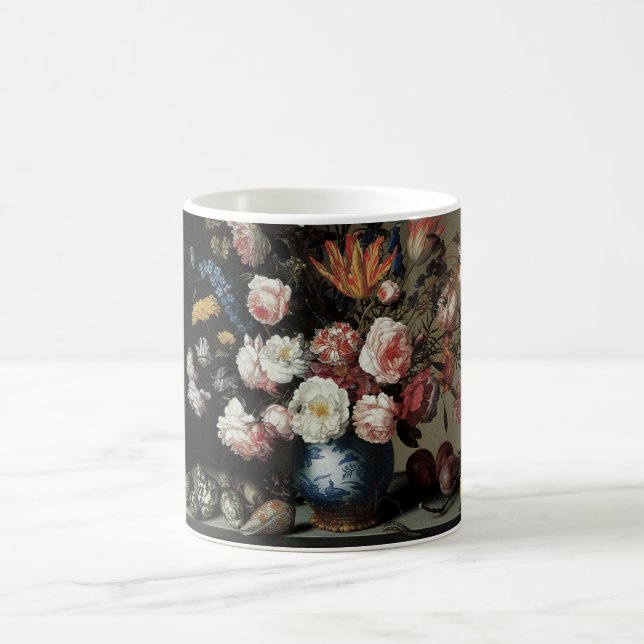 Caneca De Café Vaso de Flores junto à Janela, Balthasar van der A (Centro)